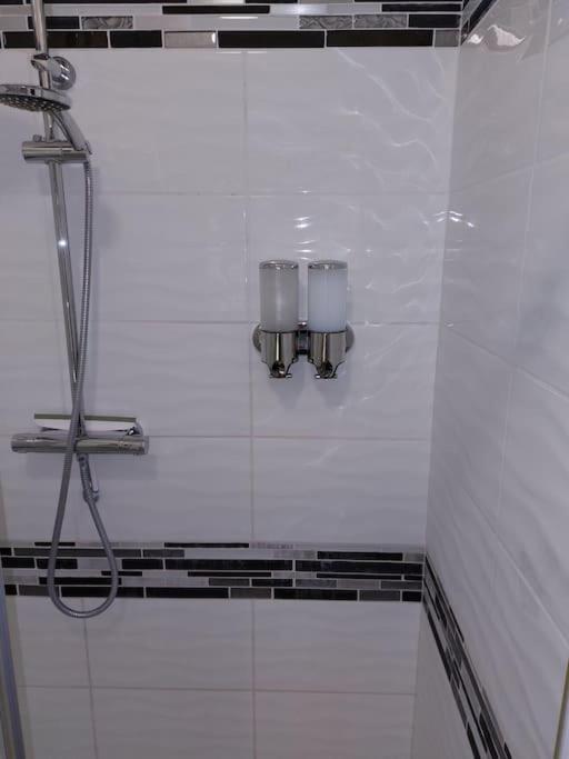 Gite Rdc 42M2 400 M Centre Ville 200 M Gare Tgv Parking Gratuit 250 Places Face Au Logement Аррас Экстерьер фото