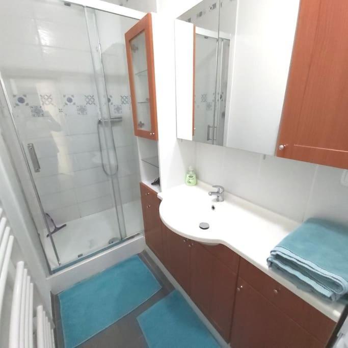 Gite Rdc 42M2 400 M Centre Ville 200 M Gare Tgv Parking Gratuit 250 Places Face Au Logement Аррас Экстерьер фото